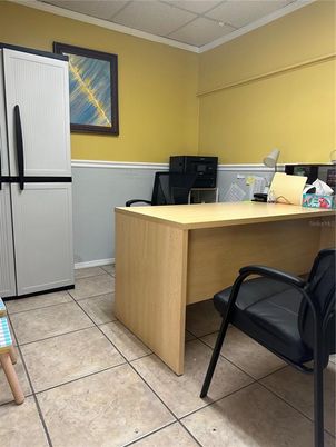 Home Office, Interior