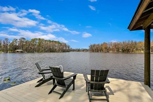 Exterior, Lake