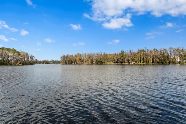 Exterior, Lake