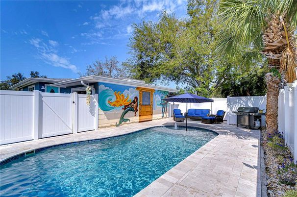 Exterior, Pool