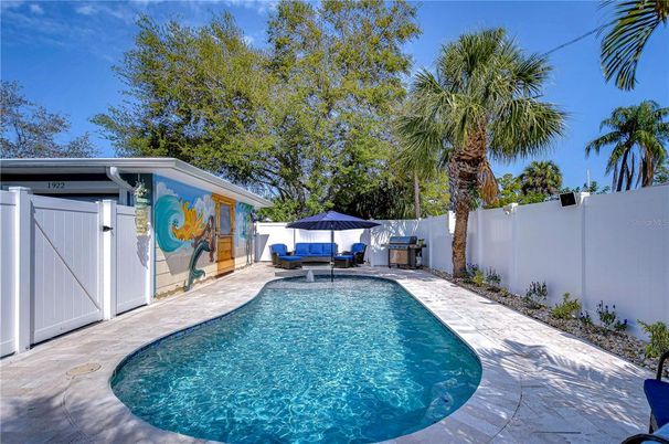 Exterior, Pool