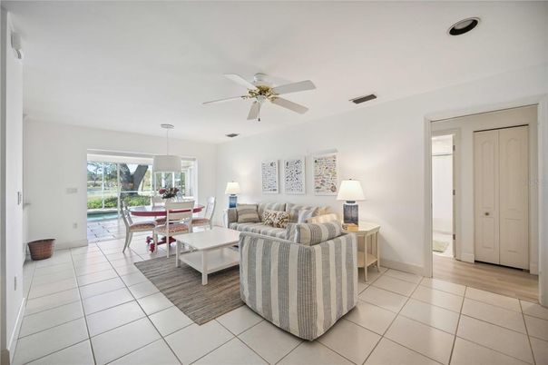 Dining room, Interior, Living room, Pendant Lights
