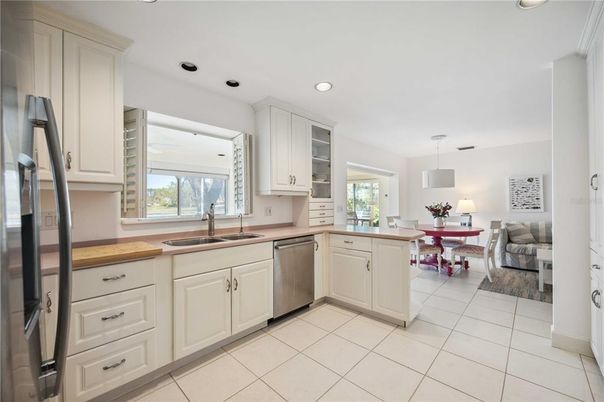 Dining room, Interior, Kitchen, Pendant Lights, Recessed Lighting, Stainless Steel Appliances