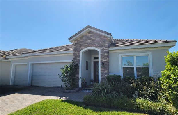 Attached, Exterior, Facade, Mediterranean