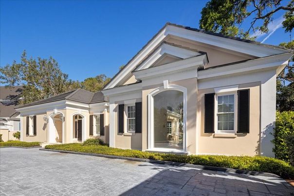 Exterior, Facade, Ranch
