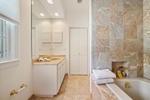 Bathroom, Interior, Recessed Lighting