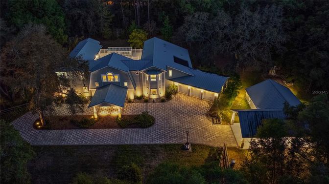 Exterior, Drone