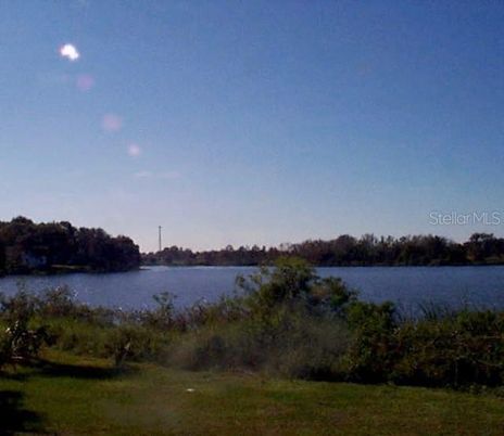 Exterior, Lake