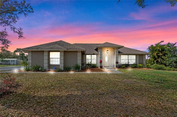 Backyard, Exterior, Facade, Ranch