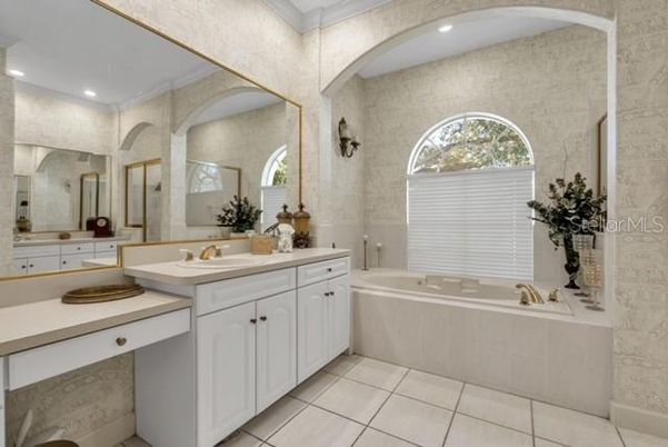 Bathroom, Dual Sink Vanities, Interior, Recessed Lighting