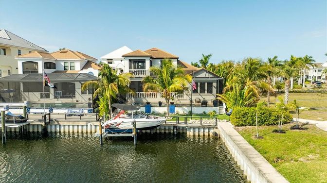 Exterior, Lake