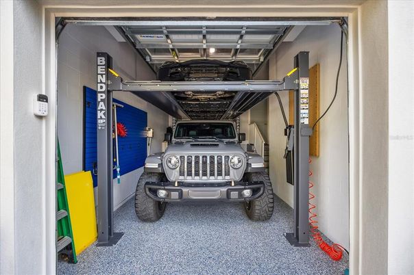 Garage, Interior