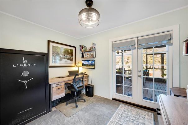 Home Office, Interior