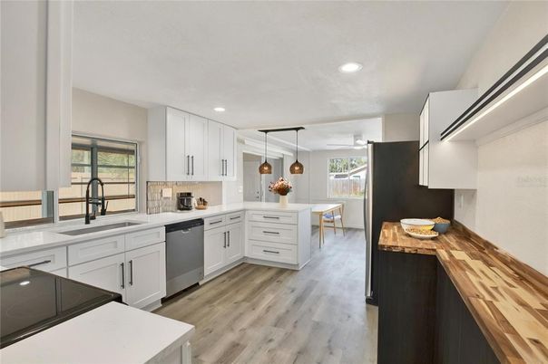 Dining room, Interior, Kitchen, Pendant Lights, Recessed Lighting, Wood Texture Flooring