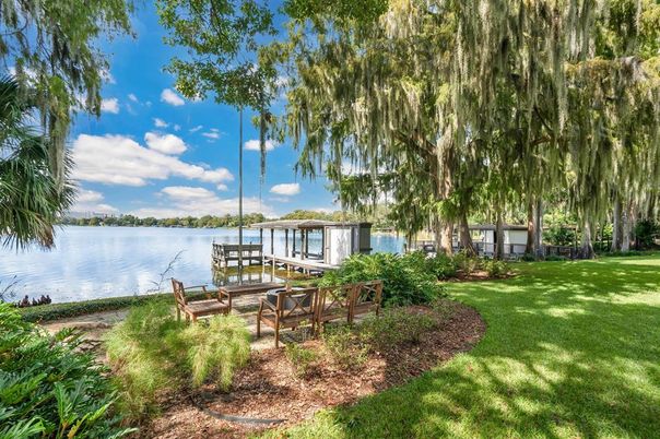 Exterior, Lake