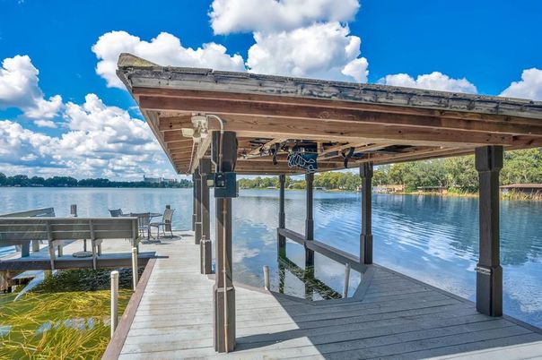Exterior, Lake