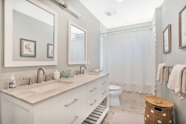 Bathroom, Dual Sink Vanities, Interior, Recessed Lighting