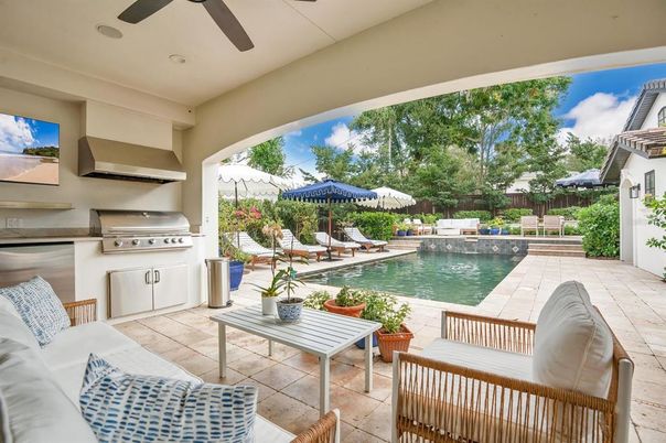 Exterior, Pool