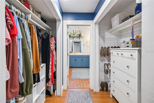 Bathroom, Interior, Walk-in Closets, Wood Texture Flooring