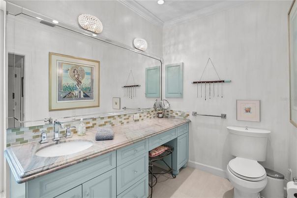 Bathroom, Dual Sink Vanities, Interior, Recessed Lighting