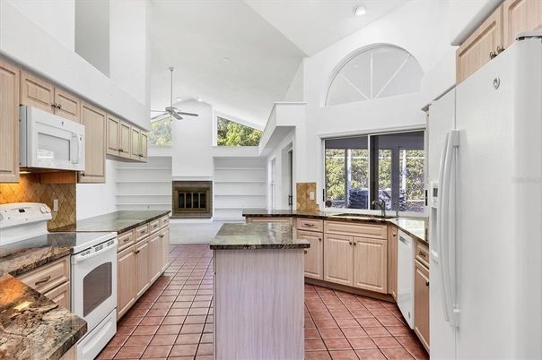 Fireplace, Interior, Kitchen, Recessed Lighting