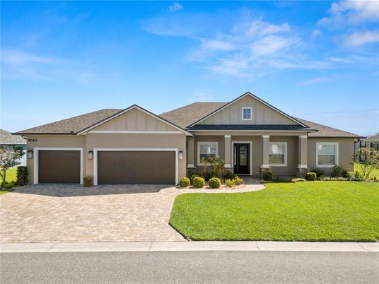 Attached, Exterior, Facade, Ranch