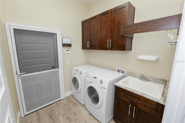 Interior, Washer, Wood Texture Flooring