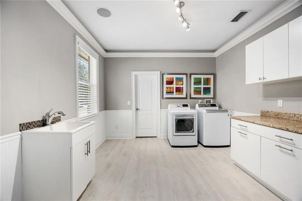 Interior, Washer, Wood Texture Flooring