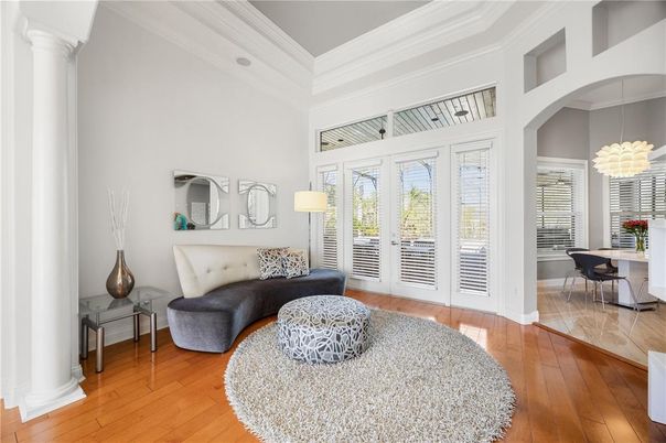Chandelier, Dining room, Interior, Living room, Pendant Lights, Wood Texture Flooring