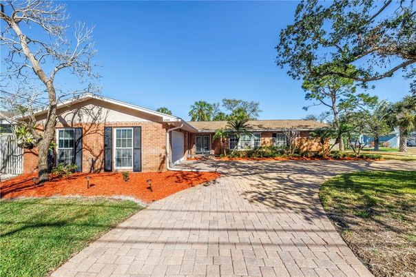 Exterior, Facade, Brick Facade, Ranch
