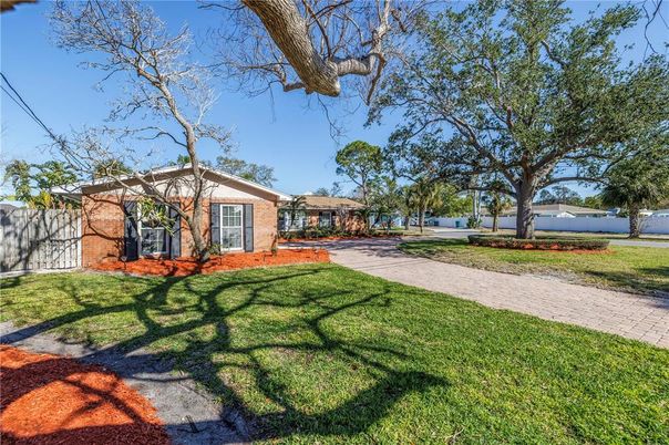 Exterior, Facade, Brick Facade, Ranch