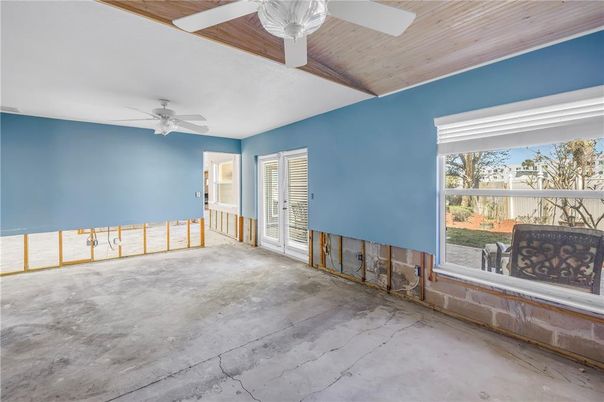 Empty room, Interior, Wooden Ceilings