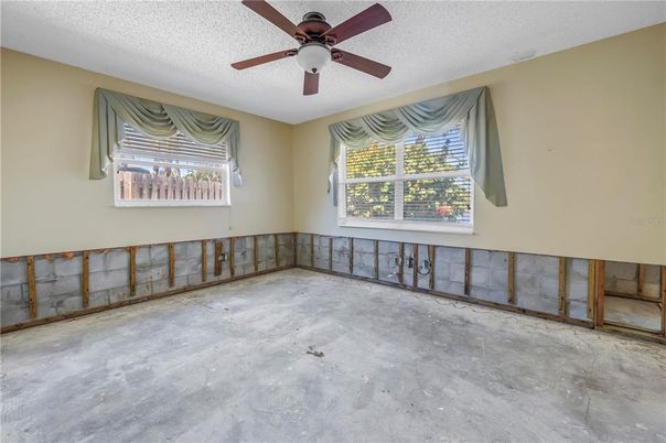 Empty room, Interior