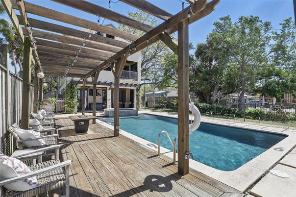 Exterior, Pool