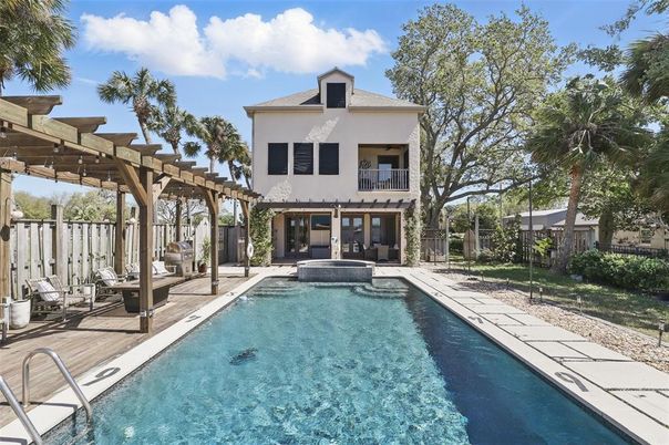 Exterior, Pool