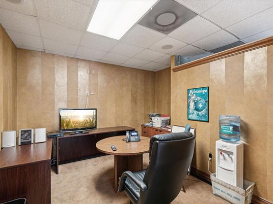 Home Office, Interior