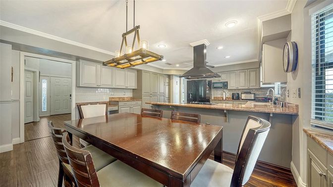 Dining room, Interior, Kitchen, Pendant Lights, Recessed Lighting, Wood Texture Flooring
