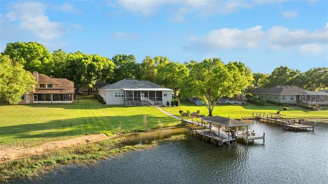 Exterior, Lake