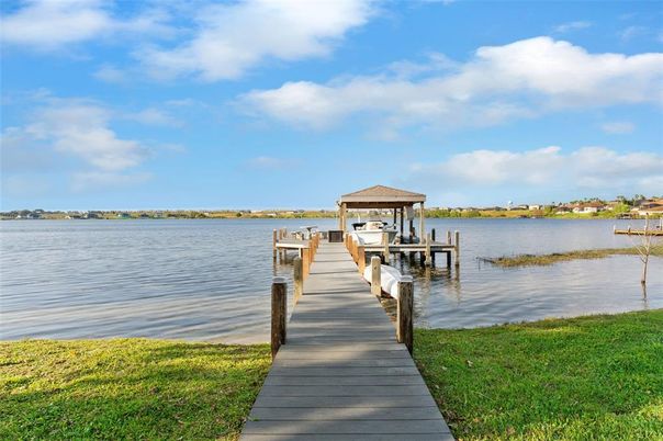 Exterior, Lake