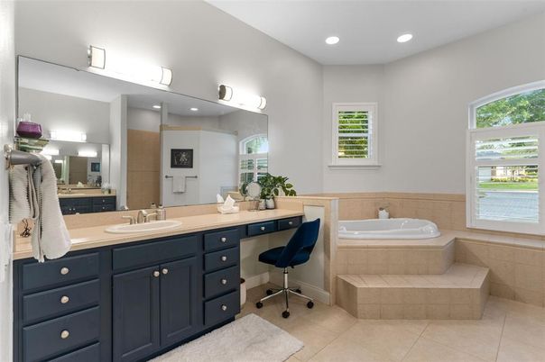 Bathroom, Dual Sink Vanities, Interior, Recessed Lighting