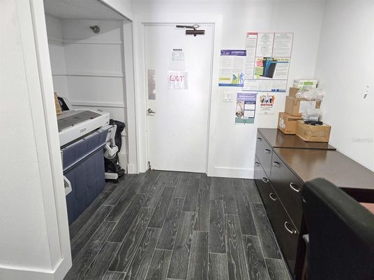 Interior, Washer, Wood Texture Flooring