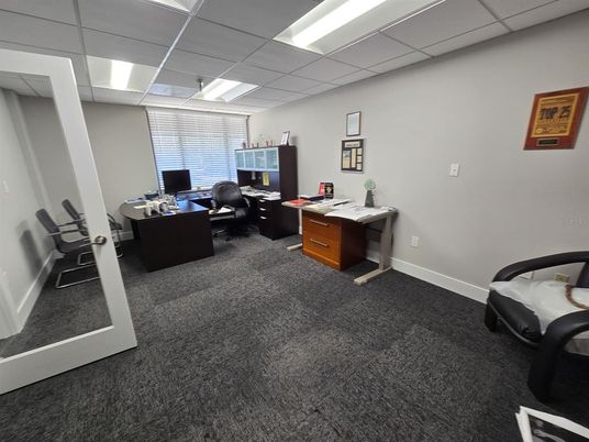 Home Office, Interior