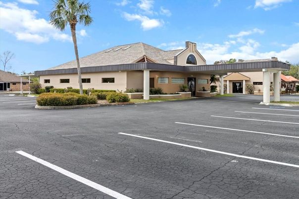 Exterior, Facade, Ranch