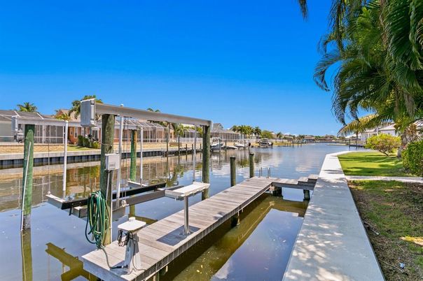 Exterior, Lake