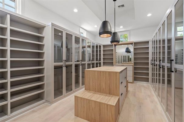 Interior, Pendant Lights, Recessed Lighting, Walk-in Closets, Wood Texture Flooring