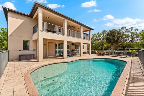 Exterior, Pool