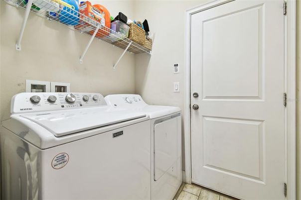 Interior, Washer, Wood Texture Flooring