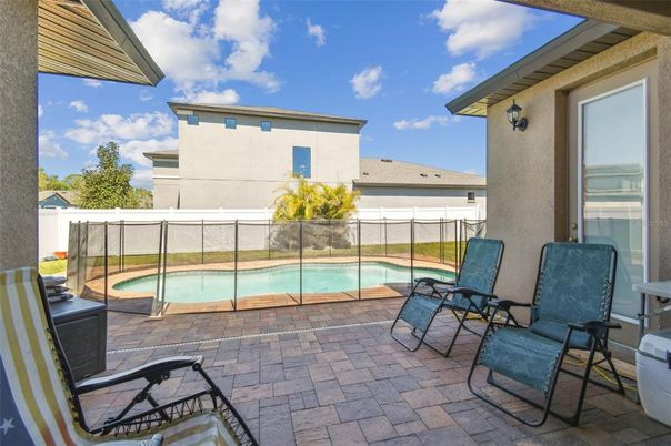 Exterior, Pool