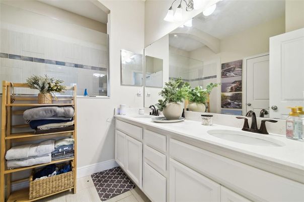 Bathroom, Dual Sink Vanities, Interior