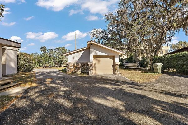 Detached Garage, Exterior